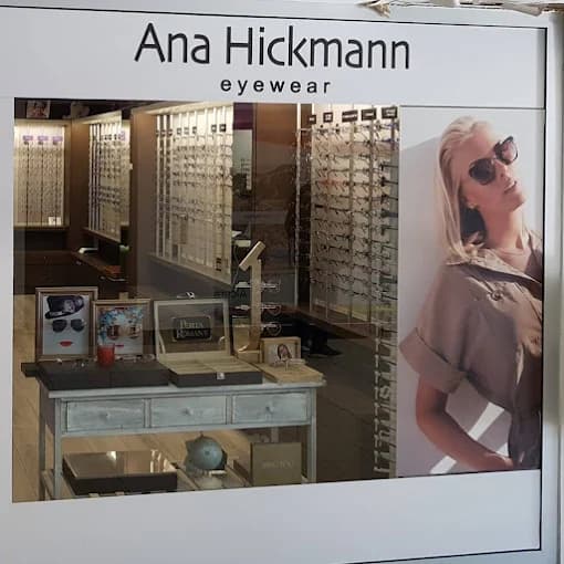 Vitrine de lunettes de vue chez Optic'ino, collection Ana Hickmann